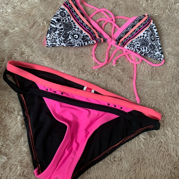 Coco Rave - Neon Pink Bikini - Picture 5 of 5